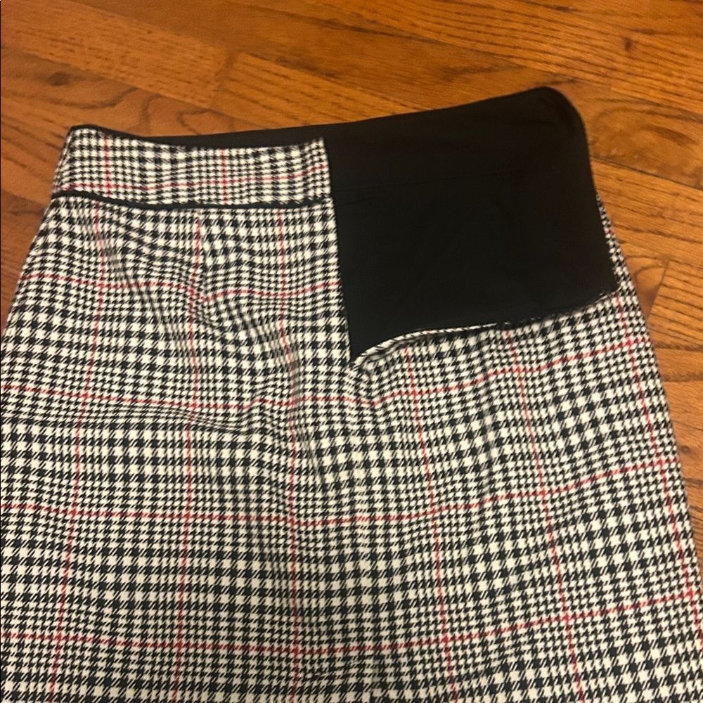 Banana Republic Black and White Plaid Pencil Skirt - Picture 4 of 6